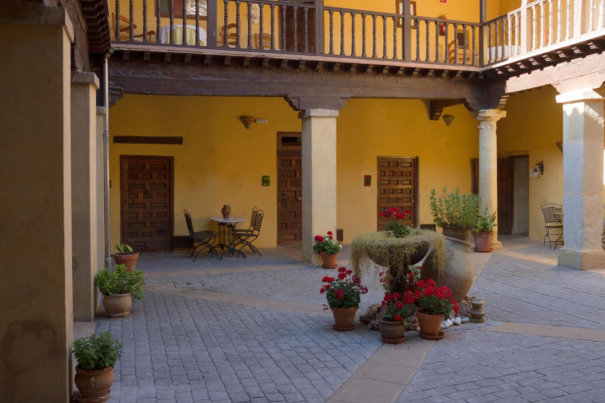 Casa Palacio Conde De Garcinarro Huete Esterno foto